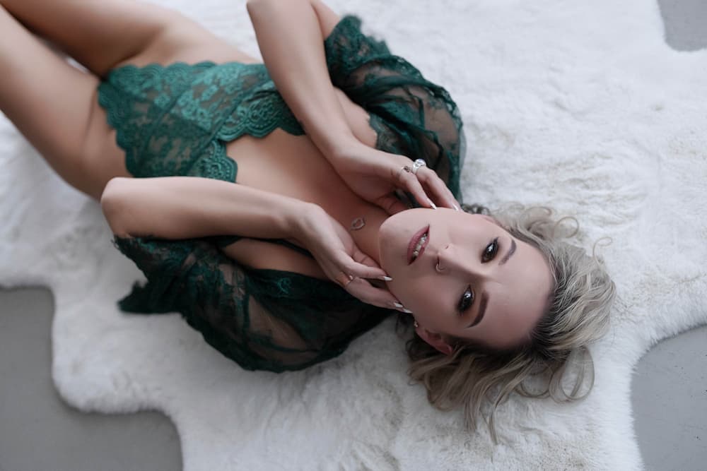 Who typically gets boudoir photos taken